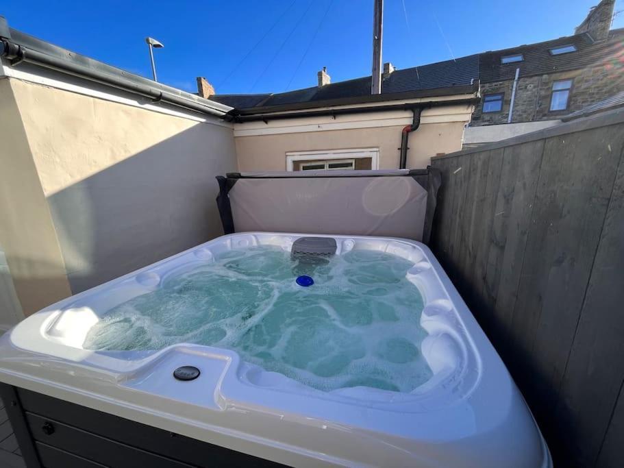 Amazing Sea Views And Hot Tub Villa Амбъл Екстериор снимка